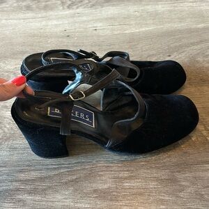 NWOT Bakers Reggie II velvet heels size 9